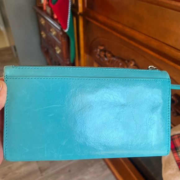 Hobo Leather Magnetic Closure adjustable strap with matching wallet - Picture 8 of 11